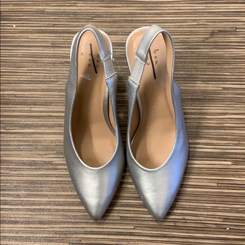 Silver pumps